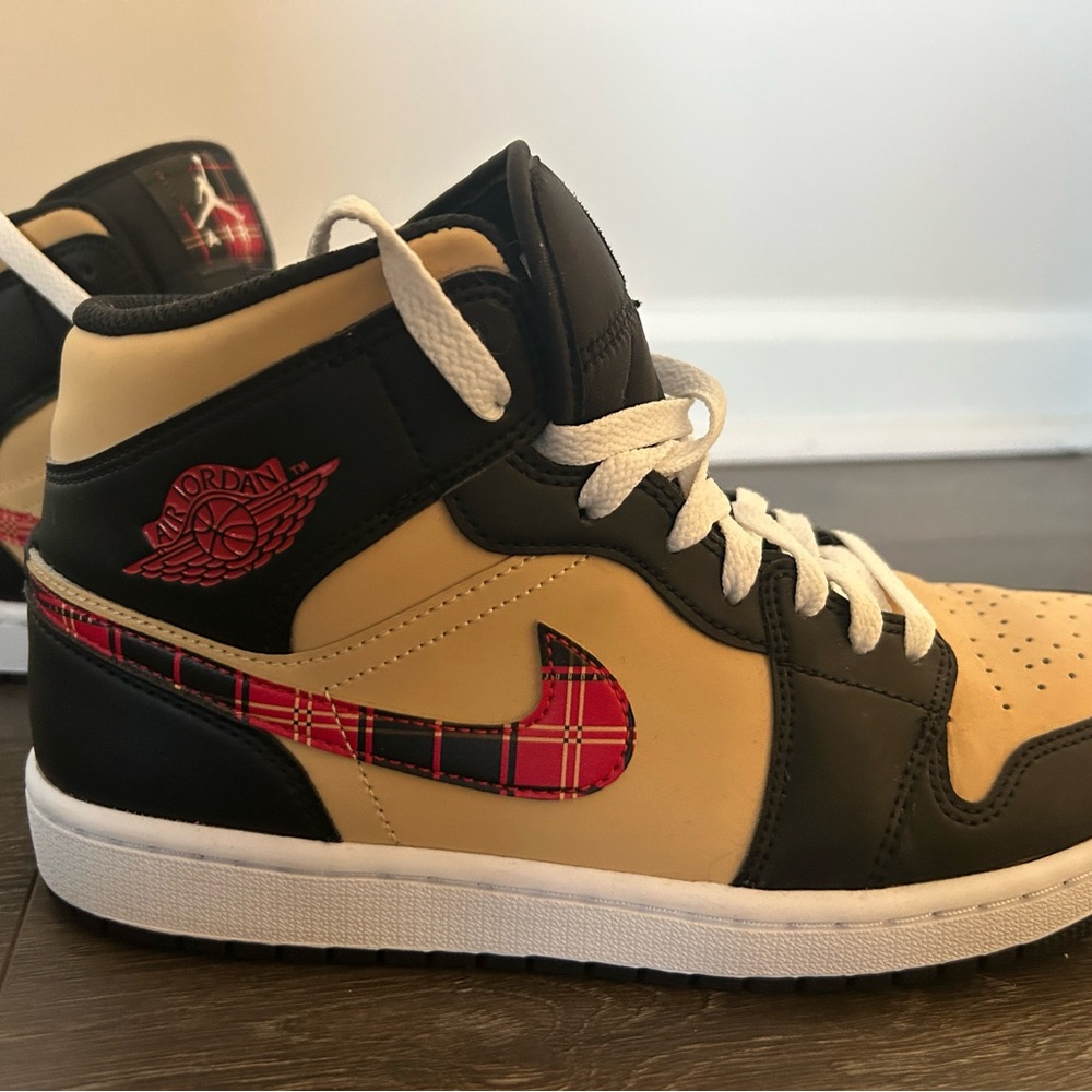 Air Jordan 1 High-Top Sneakers with plaid Tartan Swoosh sz 9